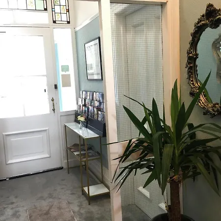 Delightfully Stylish Studio For 2 In بيت للعطل يورك