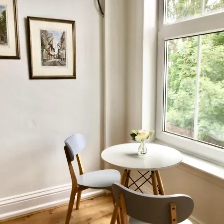 Delightfully Stylish Studio For 2 In Semesterbostad